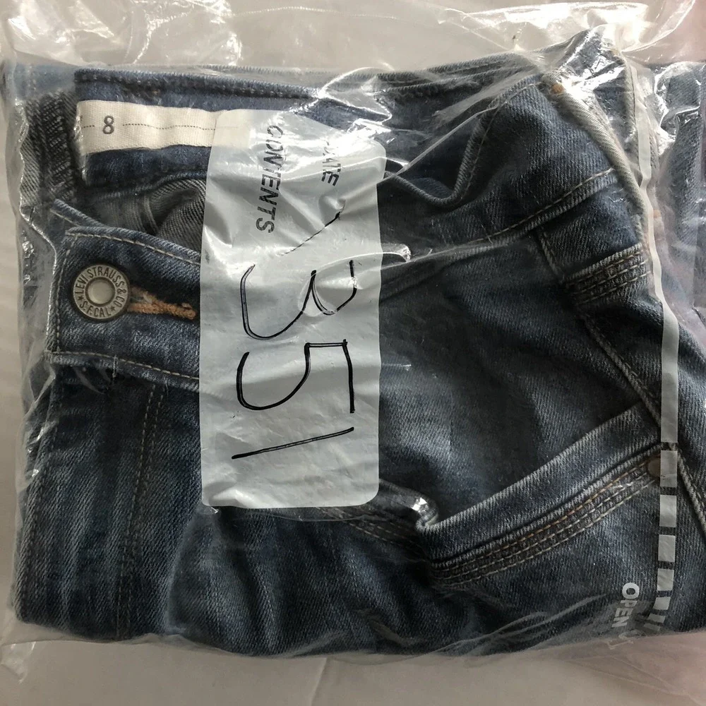 Levi's Blue Jean Cuffed Crop Capri Y2K Women's Sz 8 A351